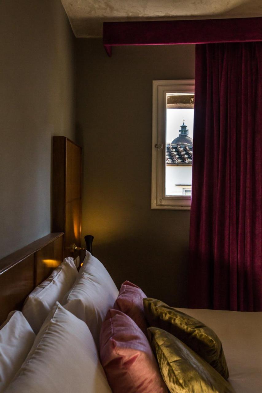 Oltrarno Splendid Bed & Breakfast ฟลอเรนซ์ ภายนอก รูปภาพ